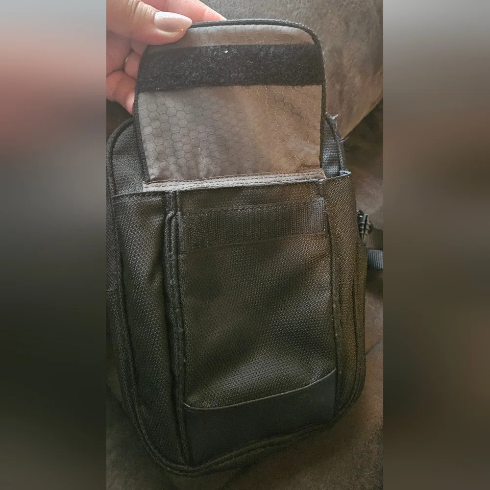 TUMI 580C Men's Black Nylon Messenger Crossbody Bag